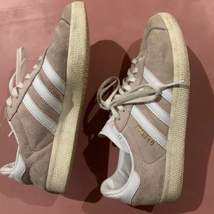 Adidas gazelle light pink nude size 7